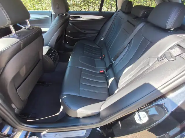 BMW 5 Series view 8