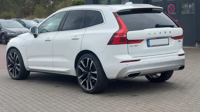 Volvo XC60 view 4