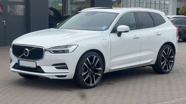 Imagine Volvo XC60 T8 AWD *LUFT*STHZG*AHK*4x Sitzhzg*22Zoll*