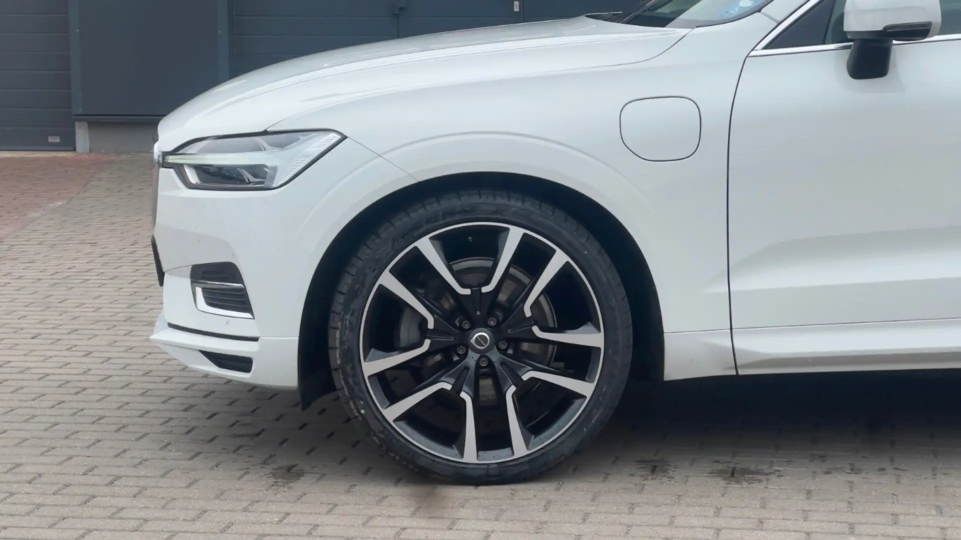Volvo XC60 T8 AWD *LUFT*STHZG*AHK*4x Sitzhzg*22Zoll* Wit - 2