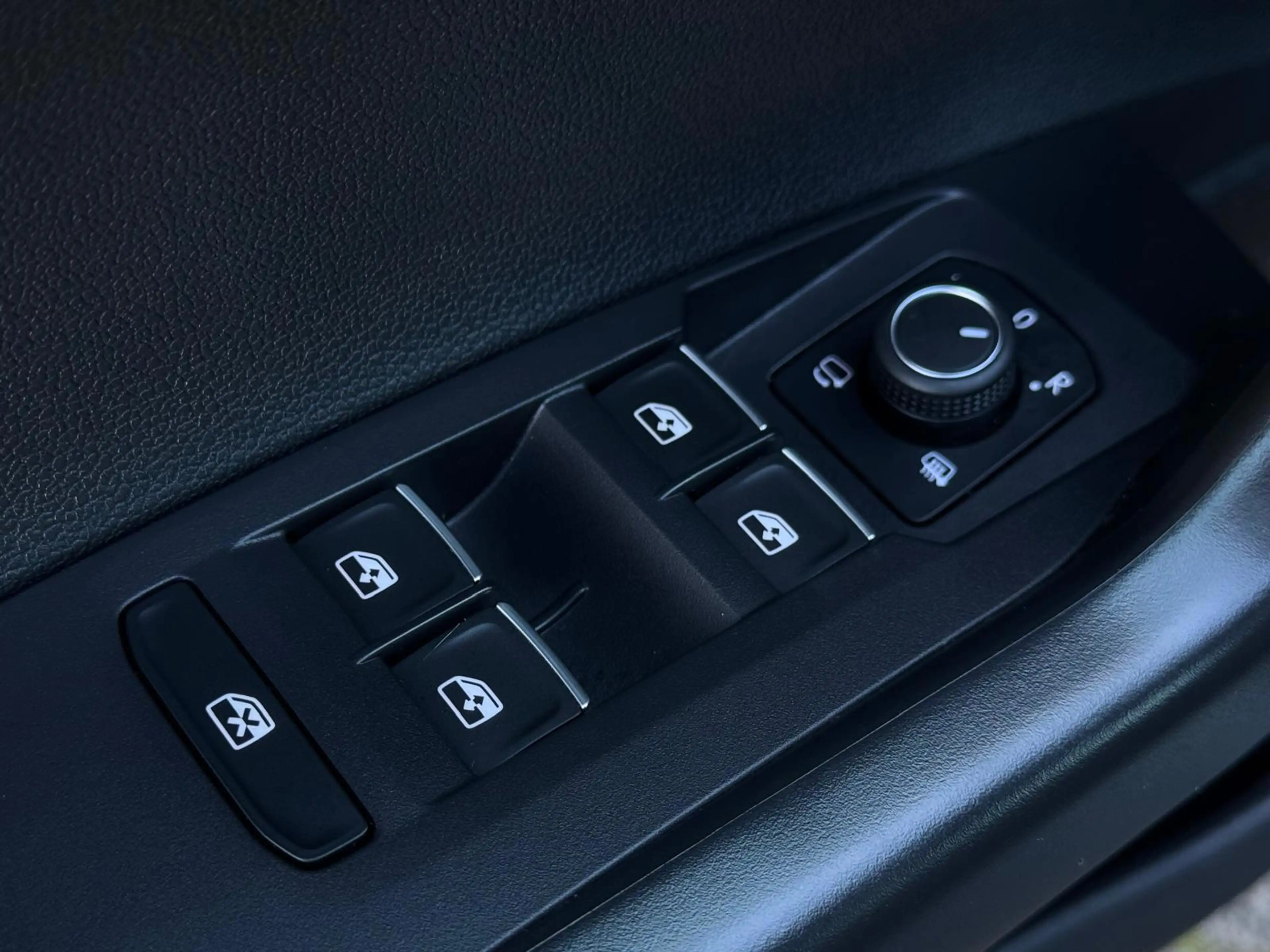 Volkswagen Taigo 1.0 TSI R-Line DSG-7 | IQ-Light | Camera | Parksen — photo 12