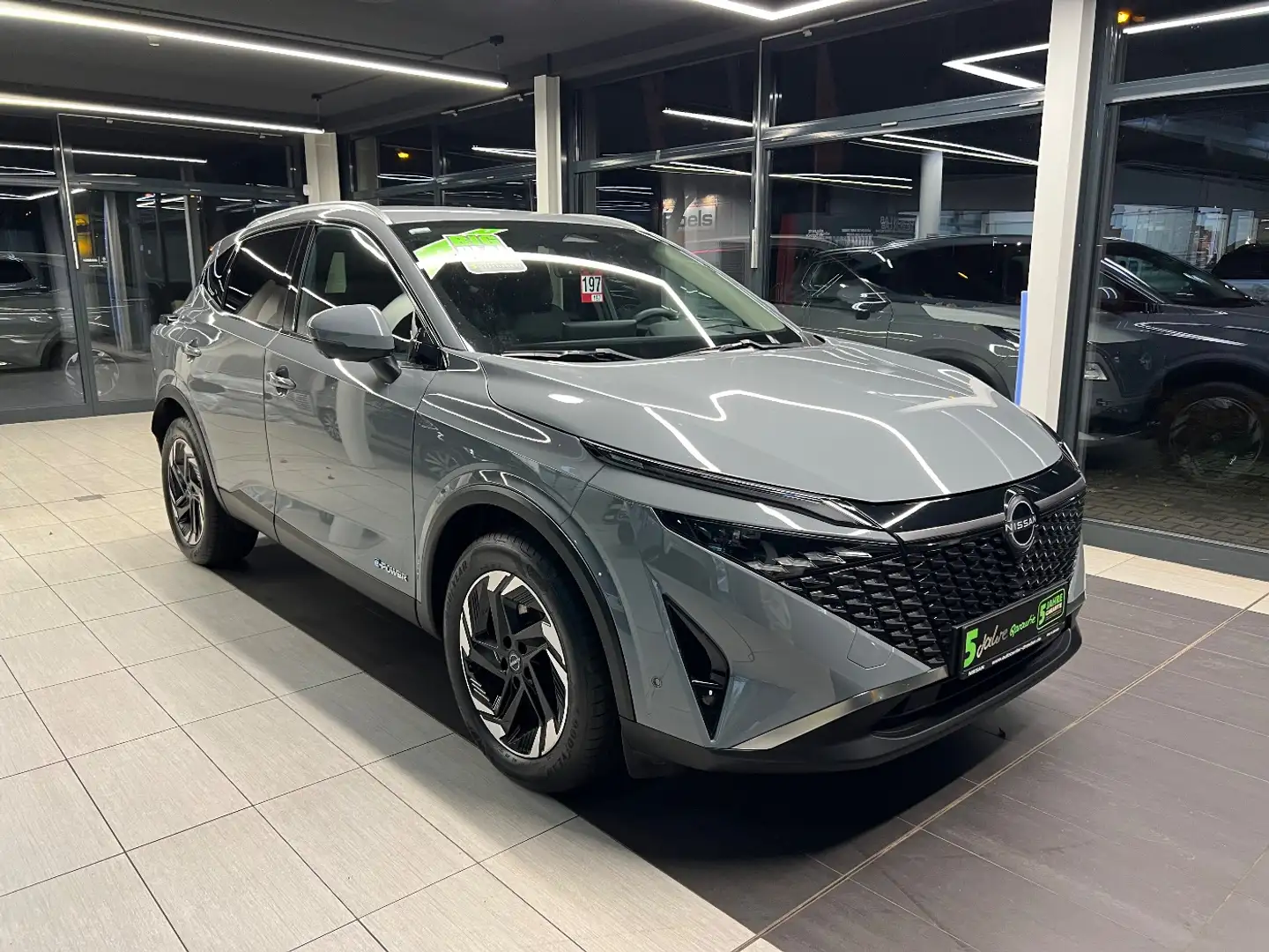 Nissan Qashqai 1.5 VC-T N-Connecta e-Power ACC+LED+Navi Grau - 2