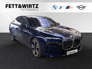 M760e xDrive TV-Fond-Entertainment|Autobahnass.