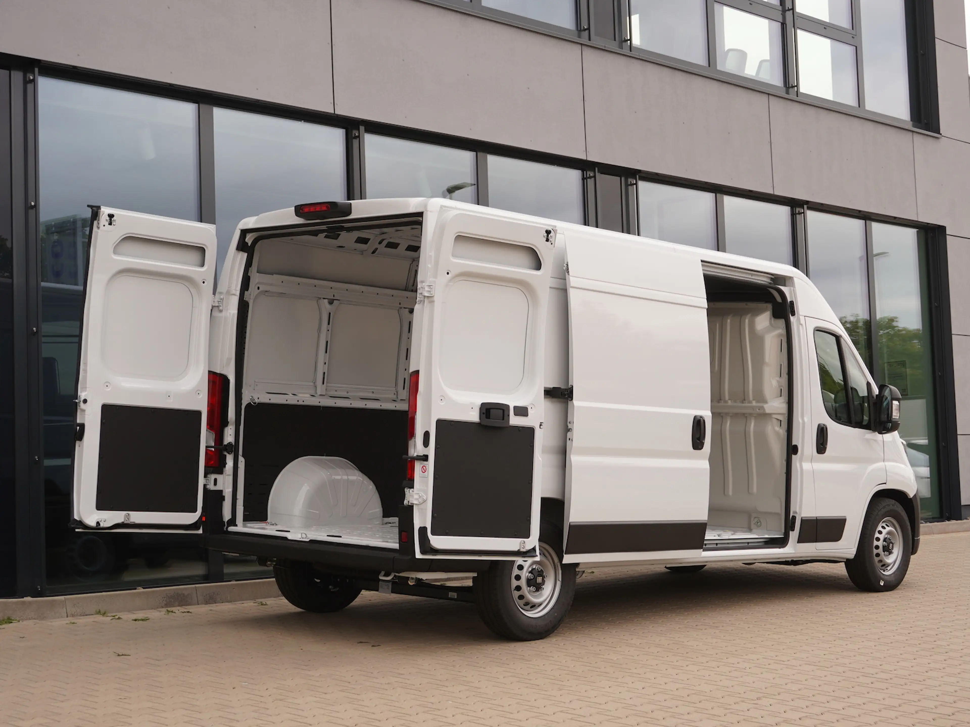 Fiat Ducato Maxi 35 L3H2 180 AT / 10-Zoll-Navi — photo 4