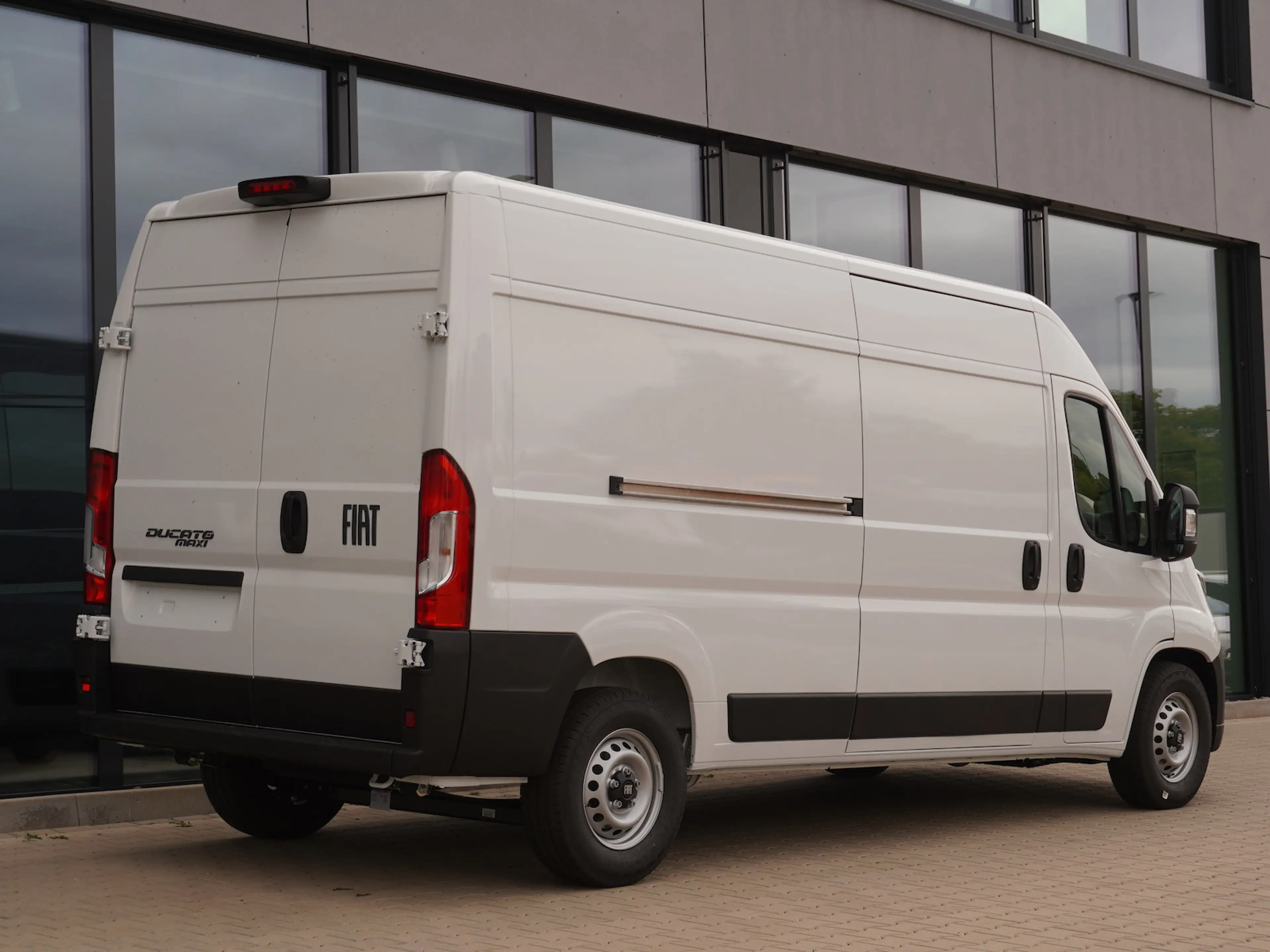 Fiat Ducato Maxi 35 L3H2 180 AT / 10-Zoll-Navi — photo 2