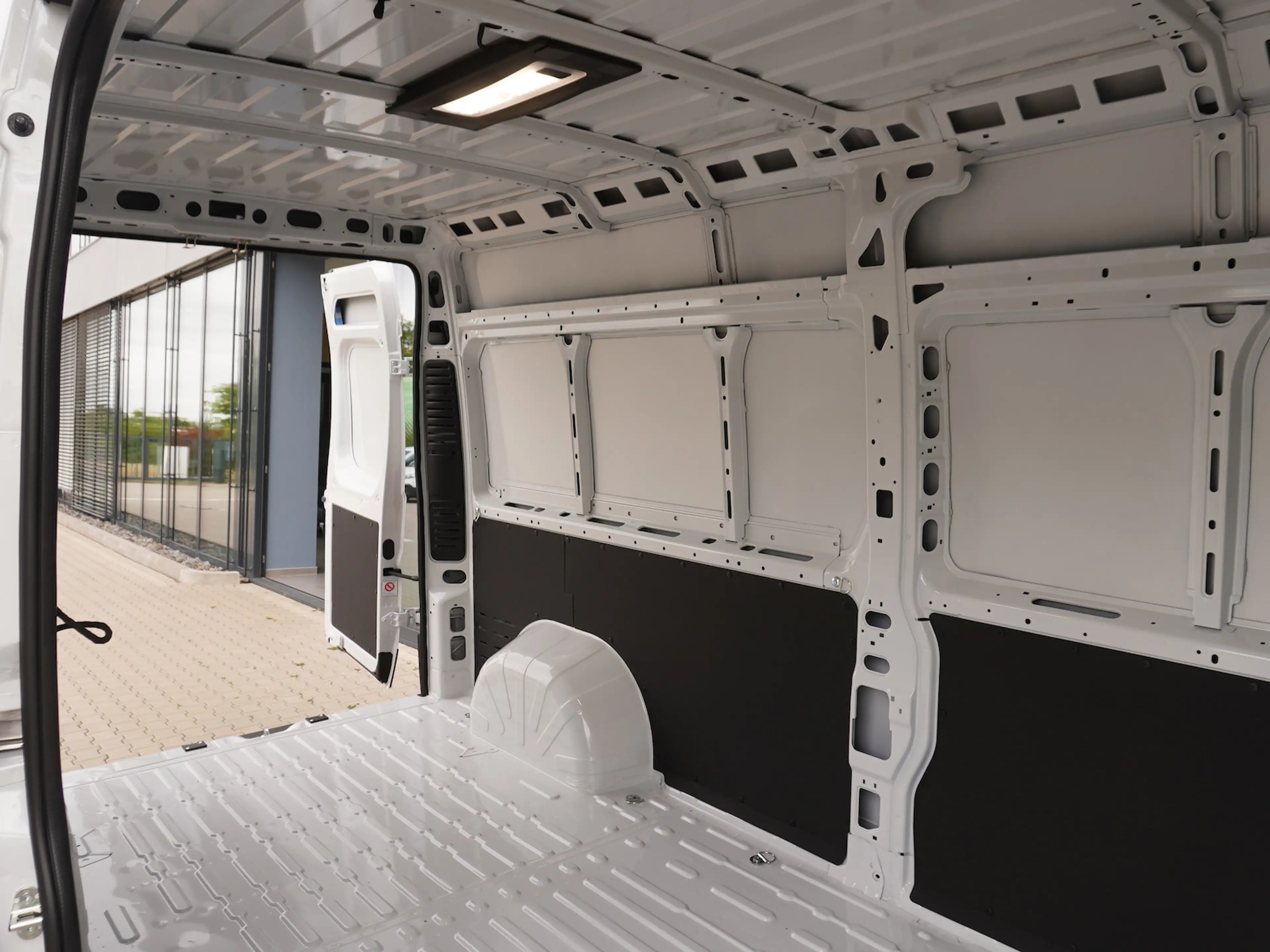 Fiat Ducato Maxi 35 L3H2 180 AT / 10-Zoll-Navi — photo 7