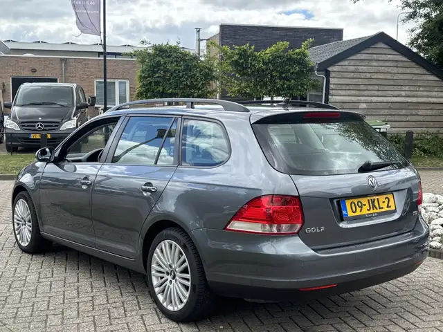 Volkswagen Golf view 6