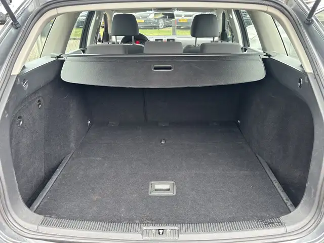 Volkswagen Golf view 9