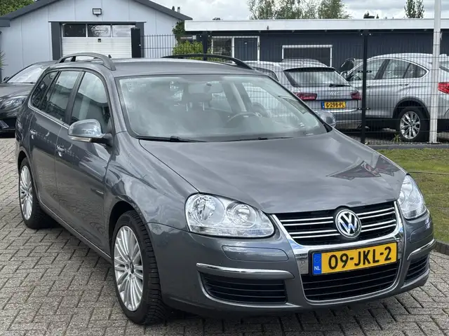 Volkswagen Golf view 3