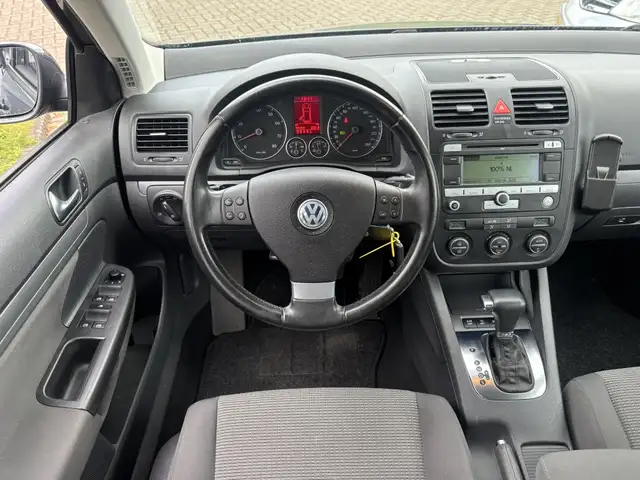 Volkswagen Golf view 11