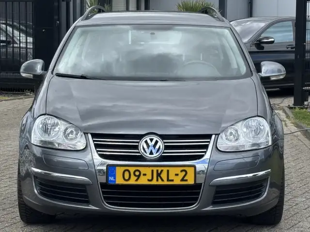 Volkswagen Golf view 2