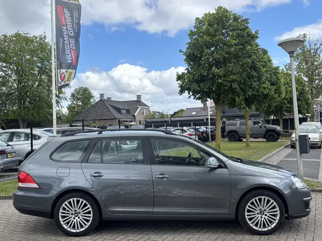 Volkswagen Golf view 4