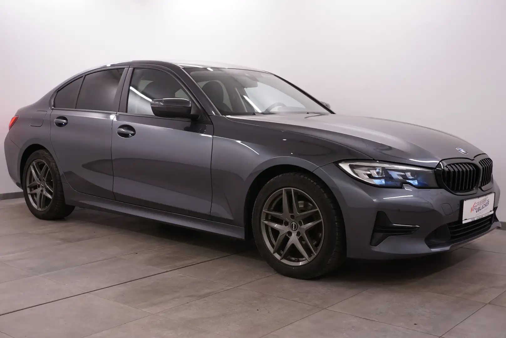 BMW 318 d Sport Limousine // Anhängervorrichtung // Gris - 1
