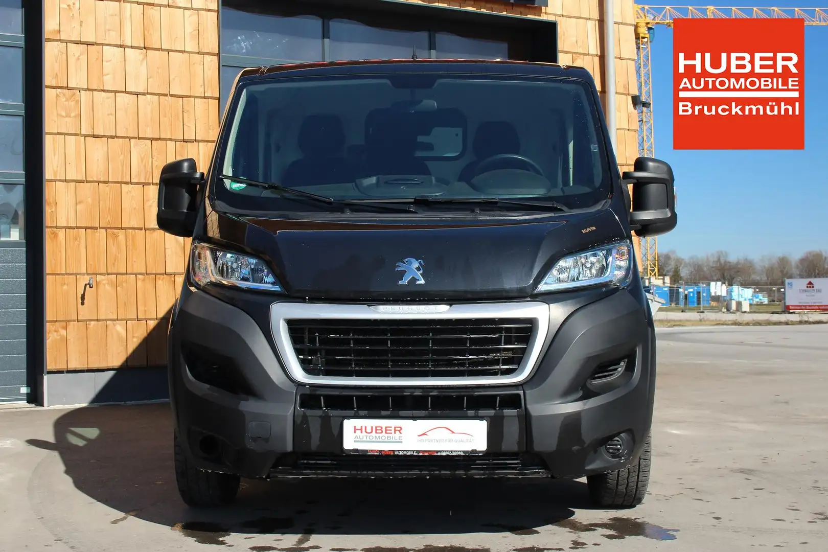 Peugeot Boxer 2.2l 88kW Blue-HDI FAP KAT 330 L1H1 Premium 88 ... Zwart - 2