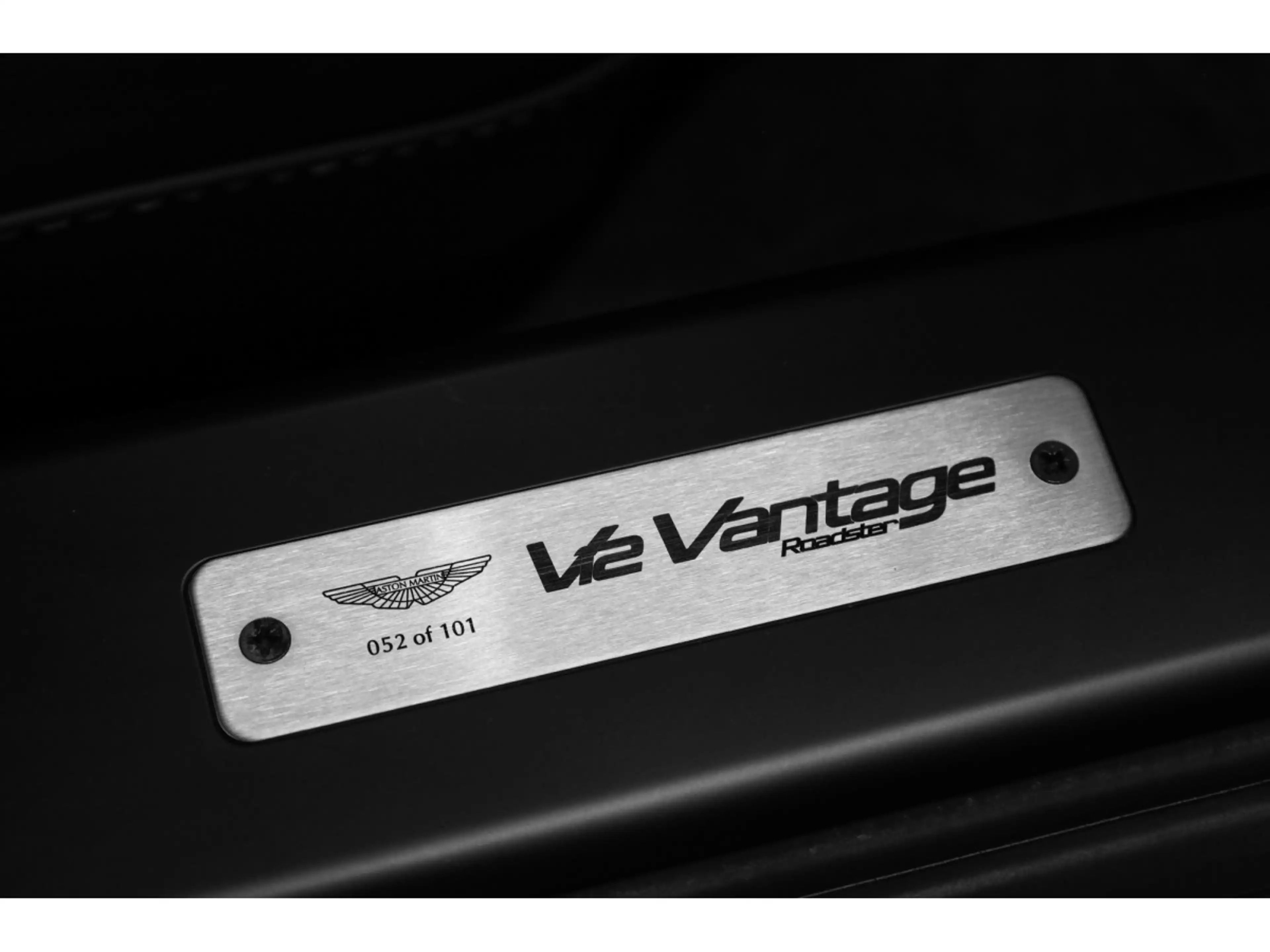 Aston Martin Vantage V12 Roadster / Boîte manuelle / 1 OF 101 — photo 11