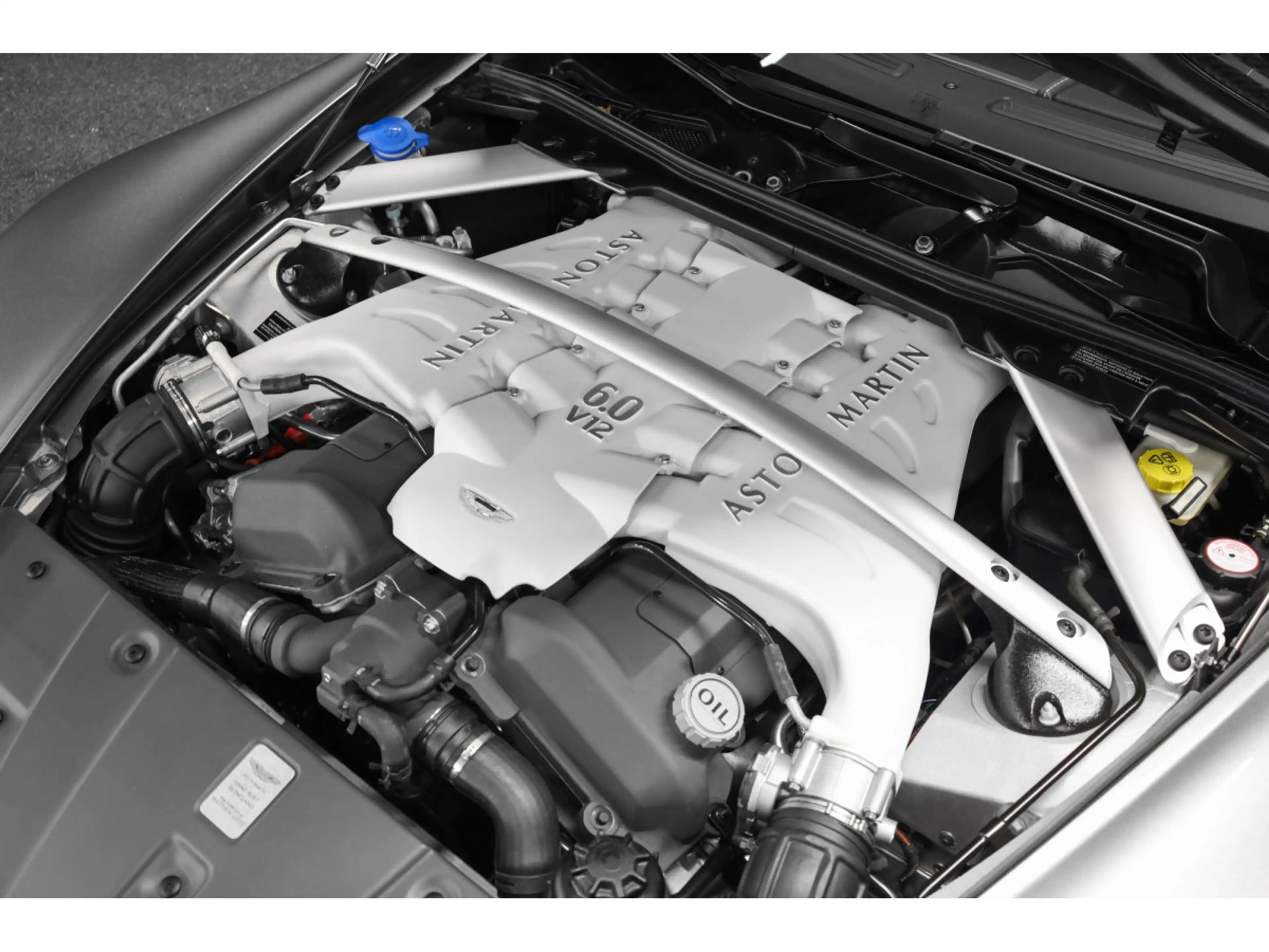 Aston Martin Vantage V12 Roadster / Boîte manuelle / 1 OF 101 — photo 7