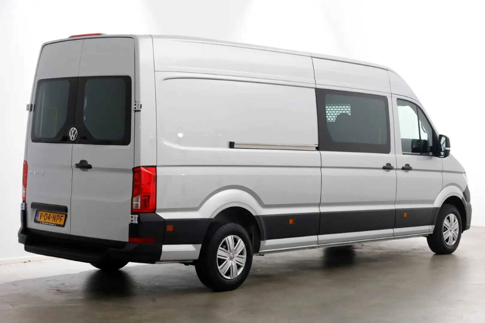 Volkswagen Crafter 35 2.0 TDI 140pk DSG-Automaat L4H3 (L3H2) Maxi LED Zilver - 2