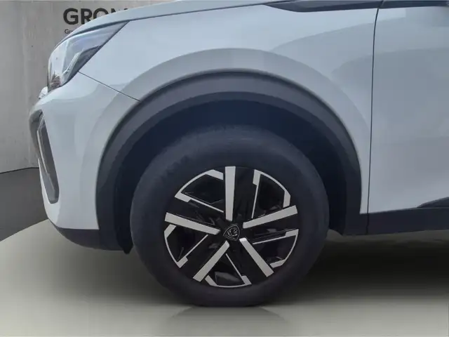 Peugeot 2008 view 11