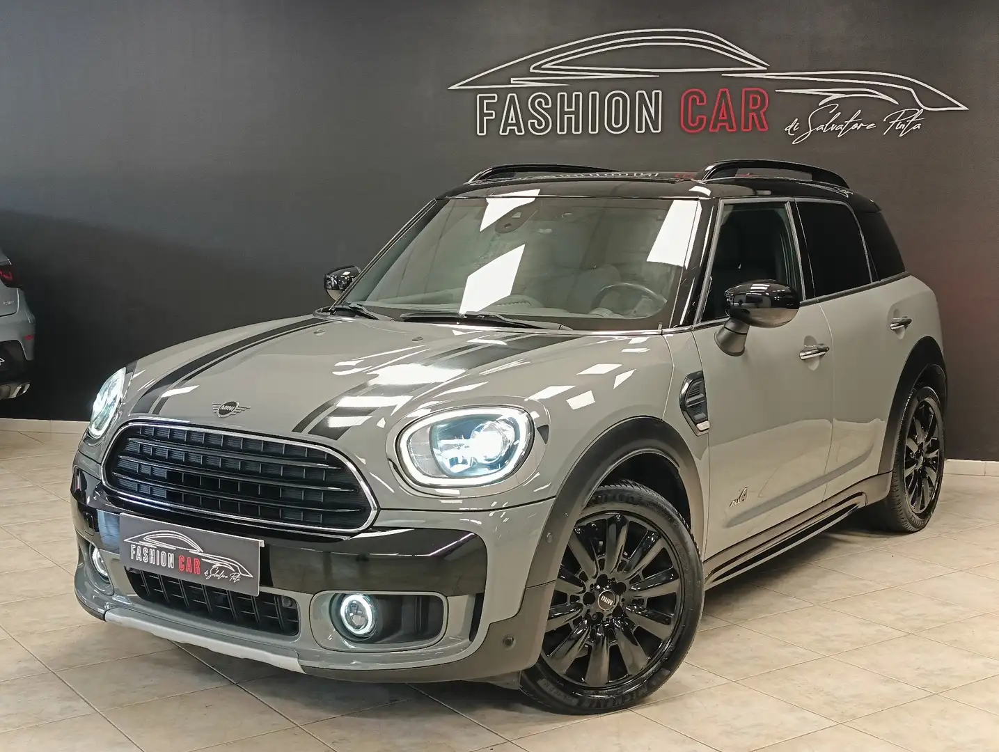 MINI Cooper D Countryman Mini Countryman F60 2017 2.0 Hype all4 auto my18 Gris - 1
