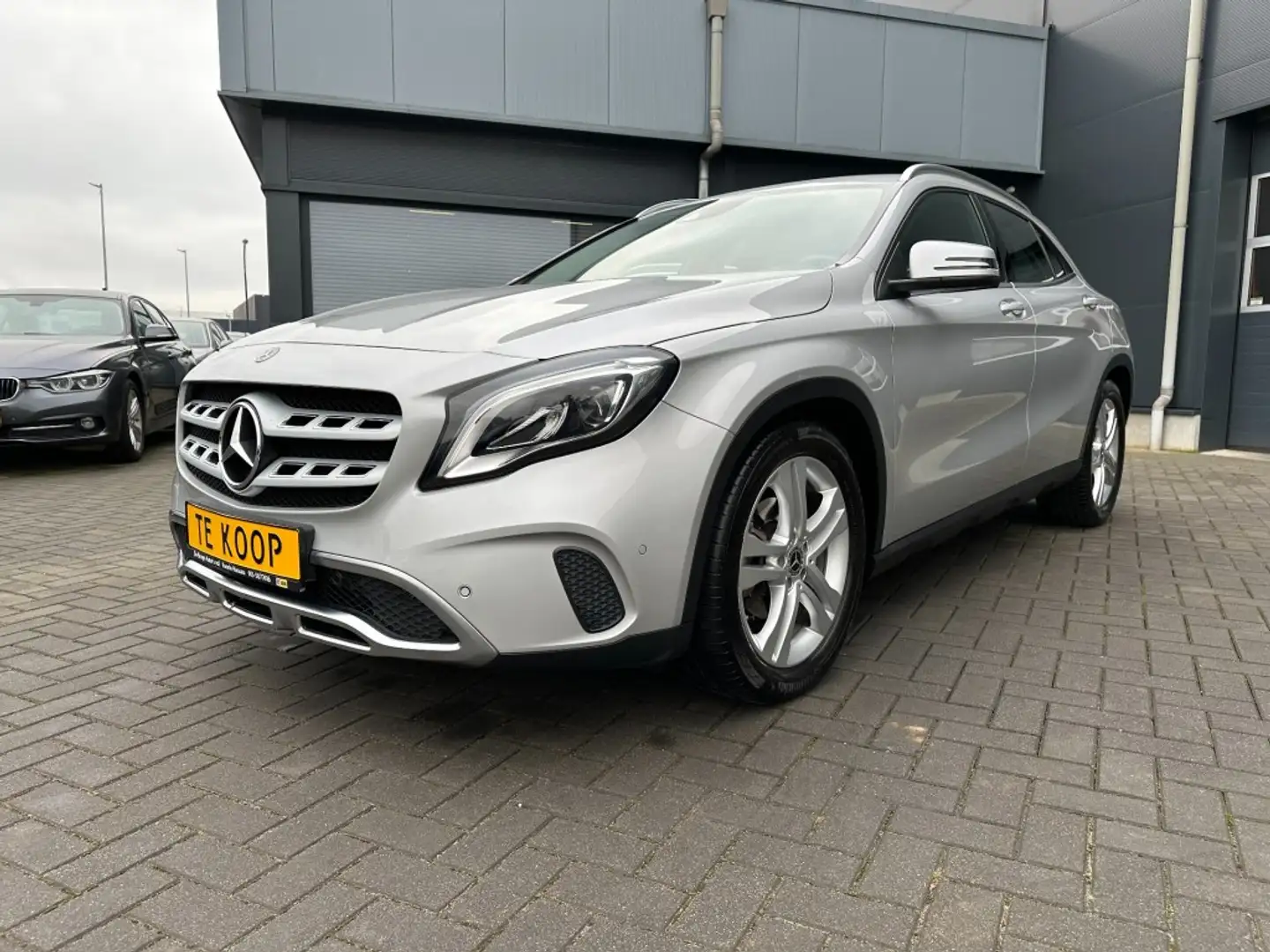 Mercedes-Benz GLA 180 GLA 180 Aut. Business Navi Camera Leder Grijs - 1