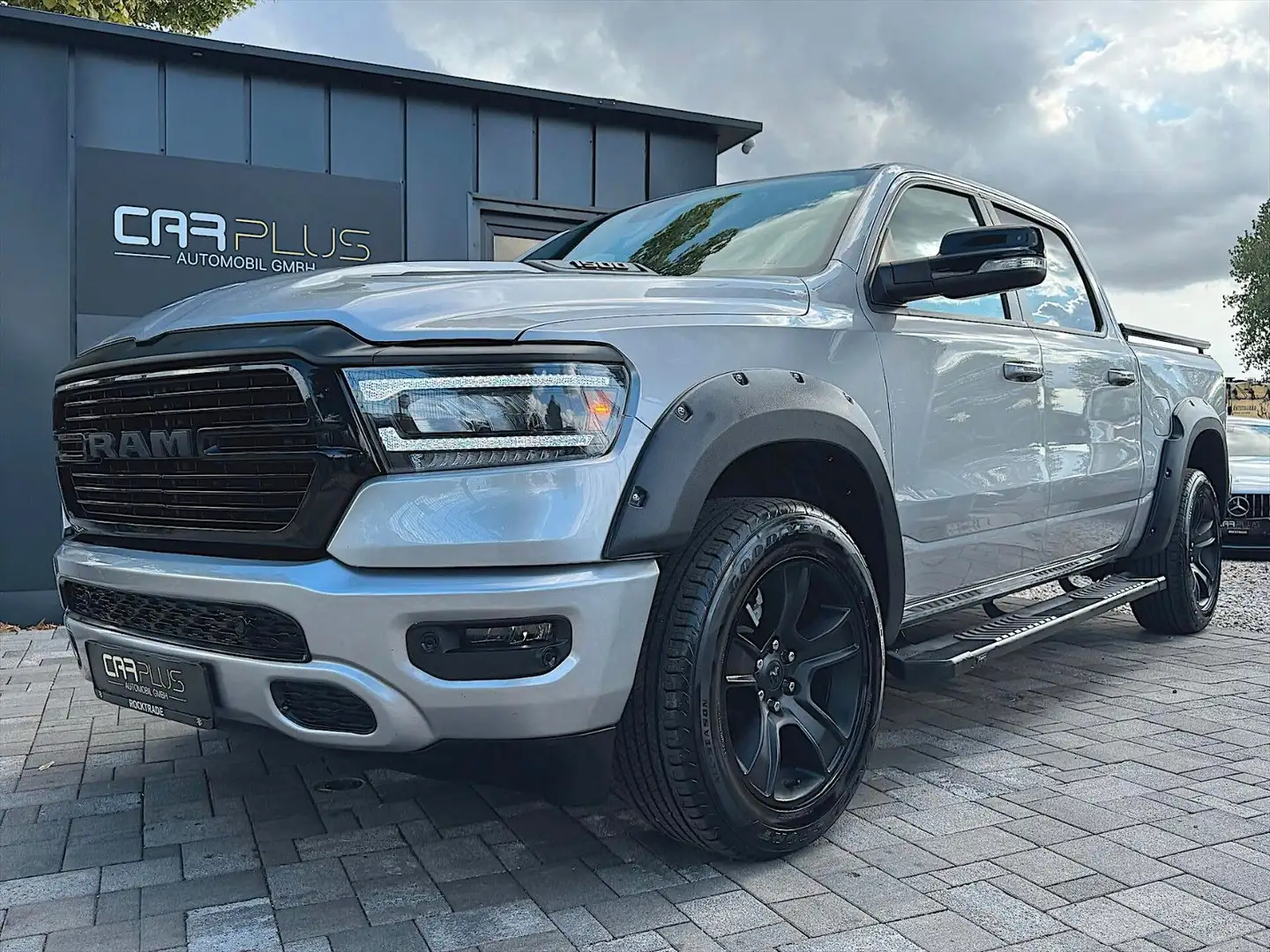 Dodge RAM 5.7 V8 HEMI NightEdition OFFROAD CrewCab 4x4 Argintiu - 1