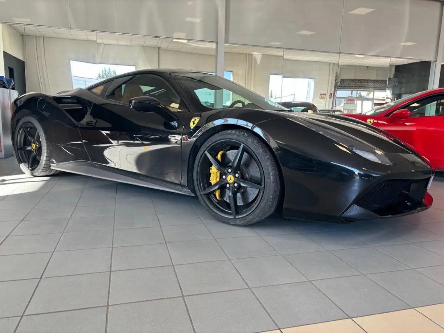 Ferrari 488 GTB 4.0 V8 670ch Schwarz - 2