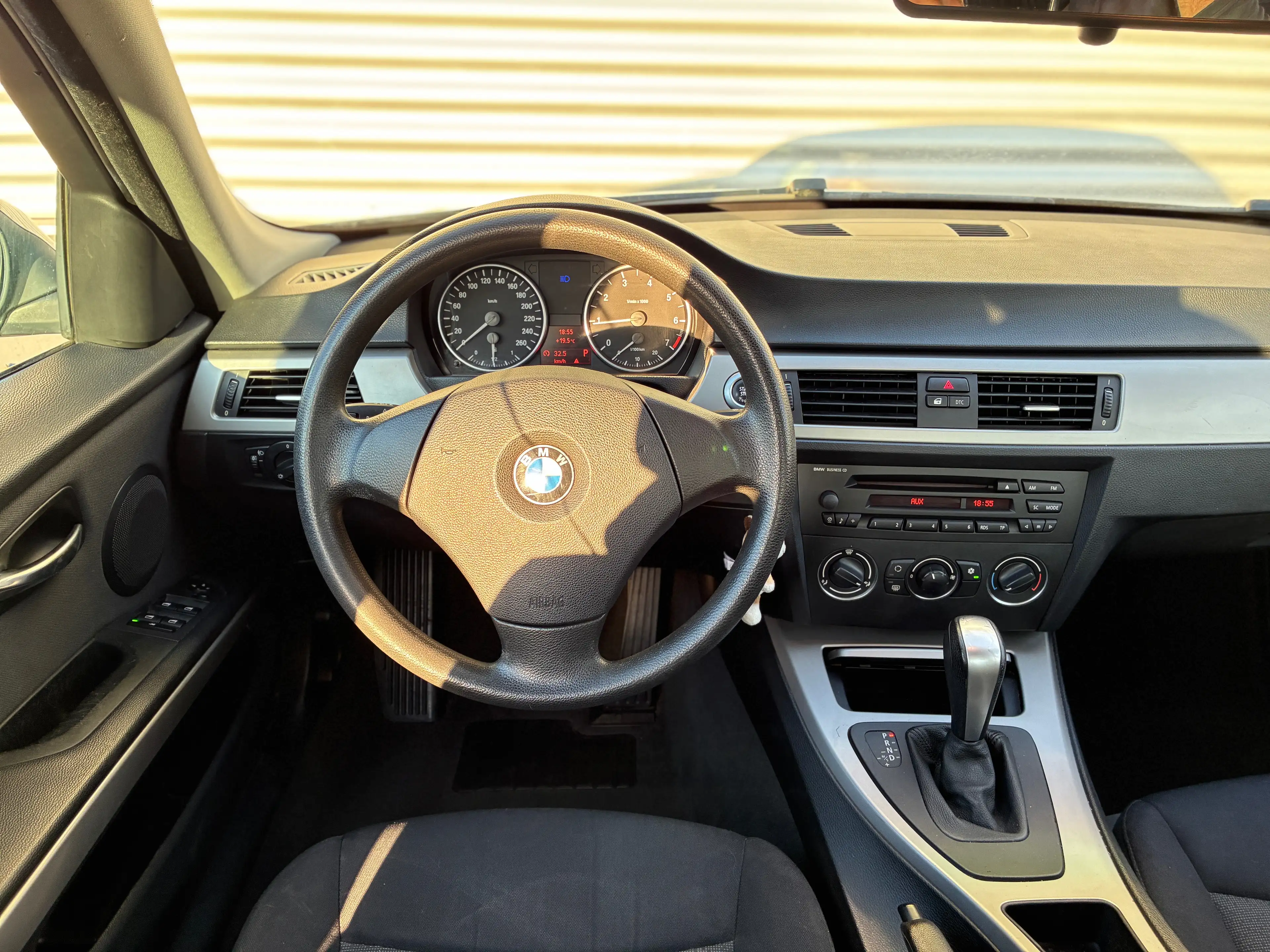 BMW 318 3er 318i Aut. Limo* Klima* TÜV* — photo 9
