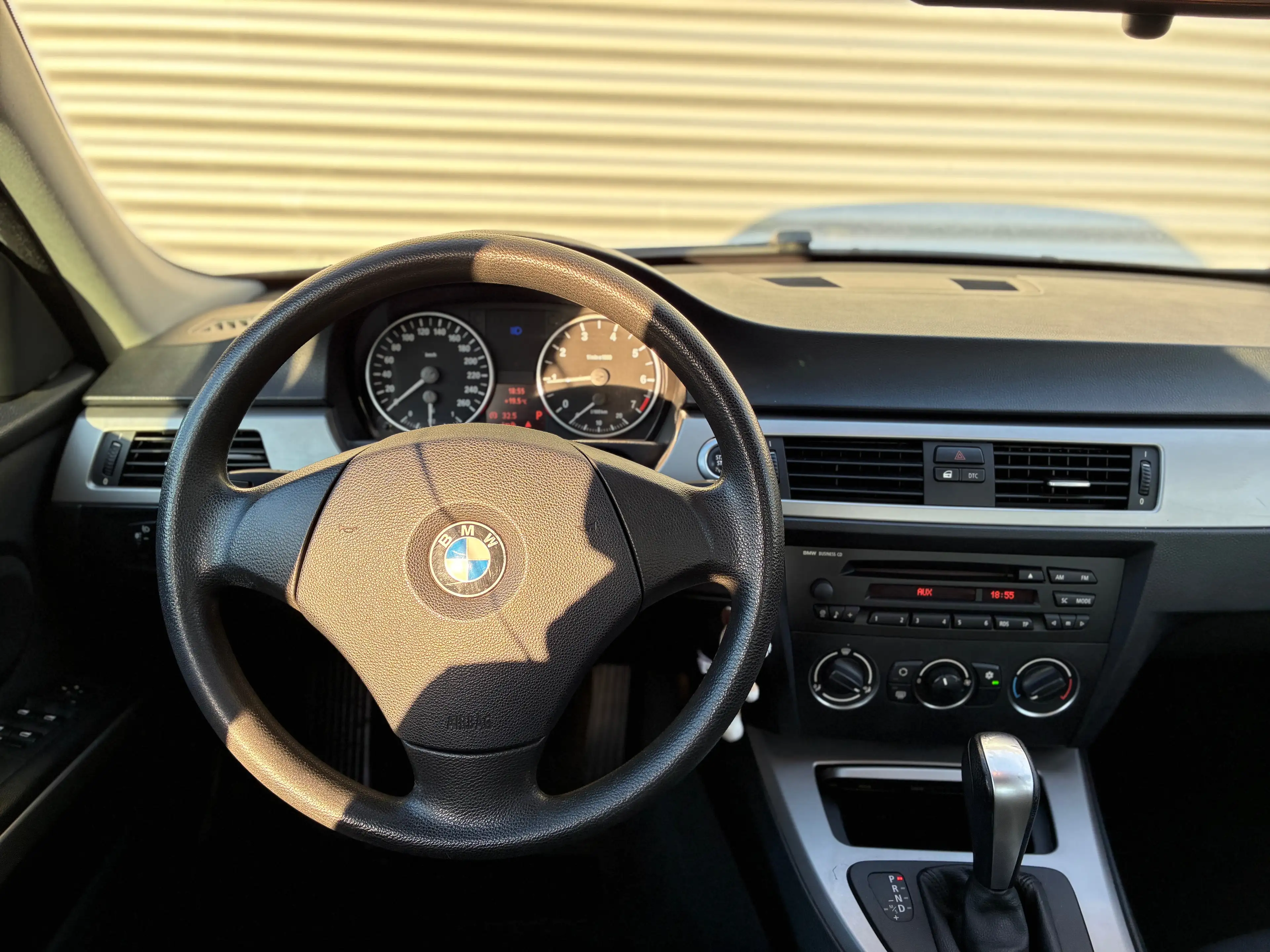 BMW 318 3er 318i Aut. Limo* Klima* TÜV* — photo 8