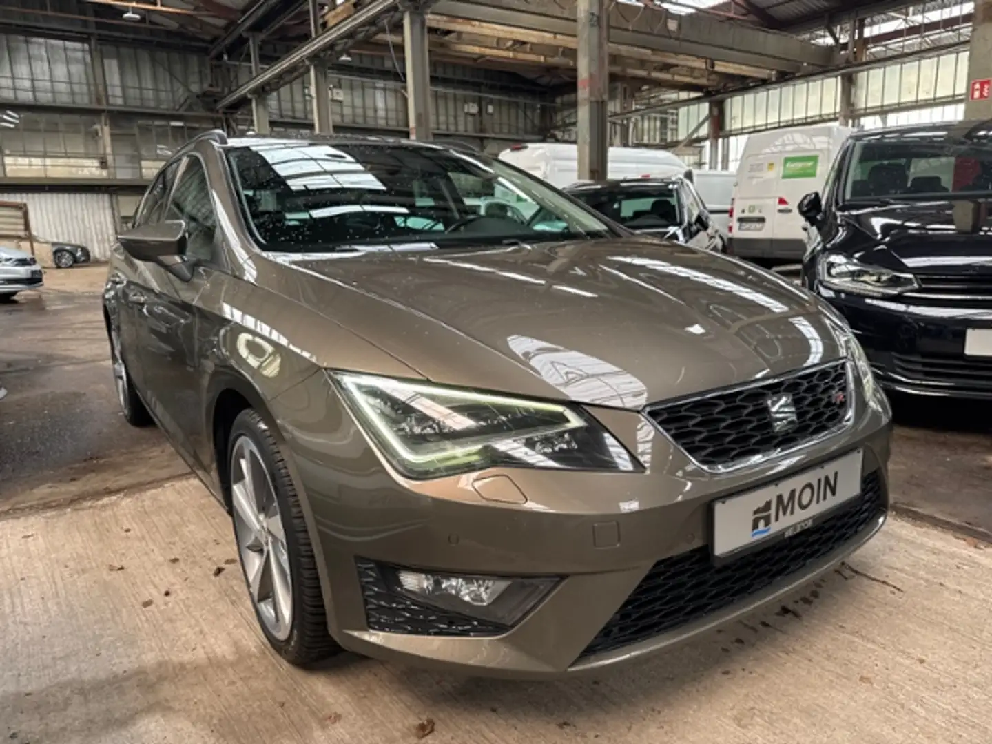 SEAT Leon ST 2.0 TDI FR Navi PDC SHZ LED Brun - 2