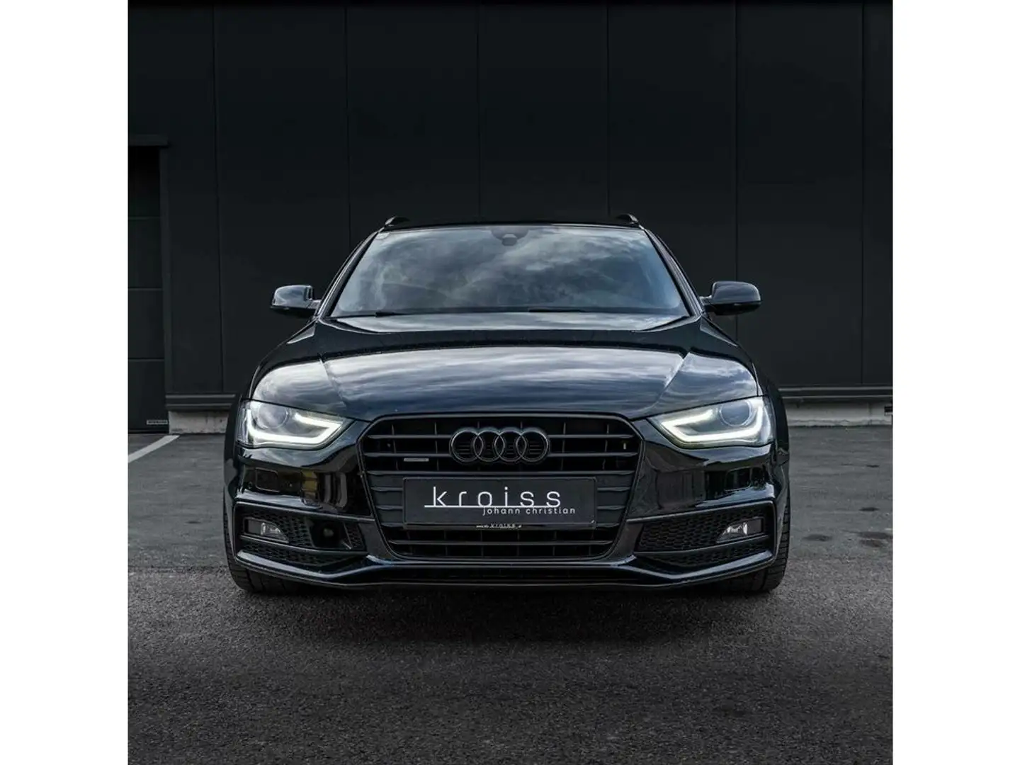 Audi A4 Basis Schwarz - 2