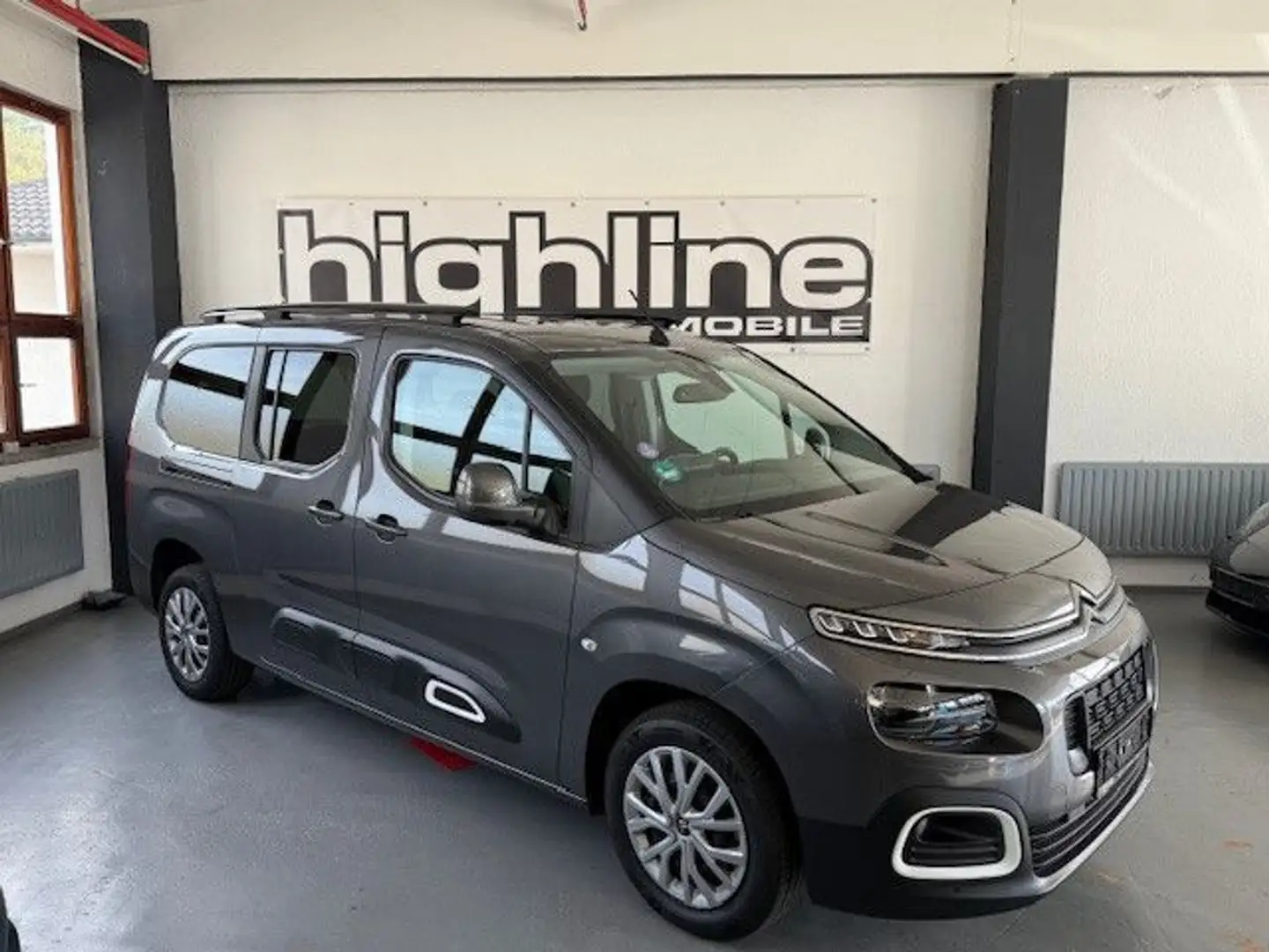 Citroen Berlingo Shine XL - 1,2 131 PS Automatik,Kamera Grau - 1