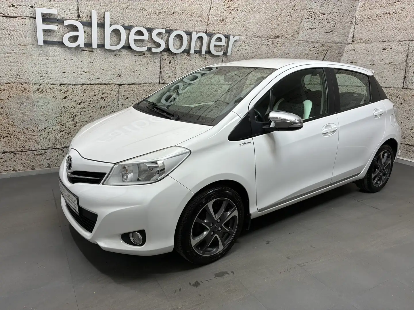Toyota Yaris 1,0 VVT-i Trend Weiß - 1