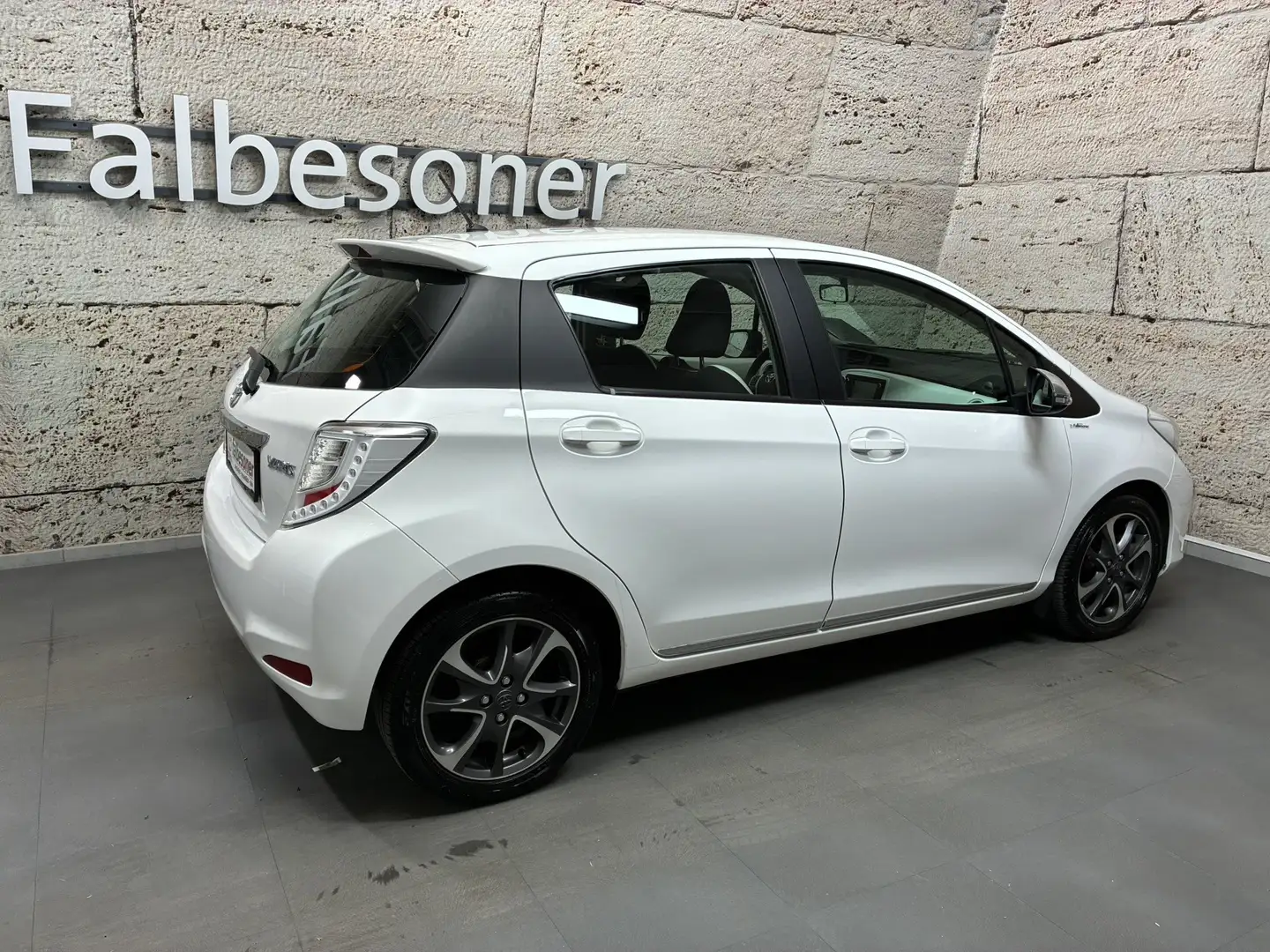 Toyota Yaris 1,0 VVT-i Trend Weiß - 2
