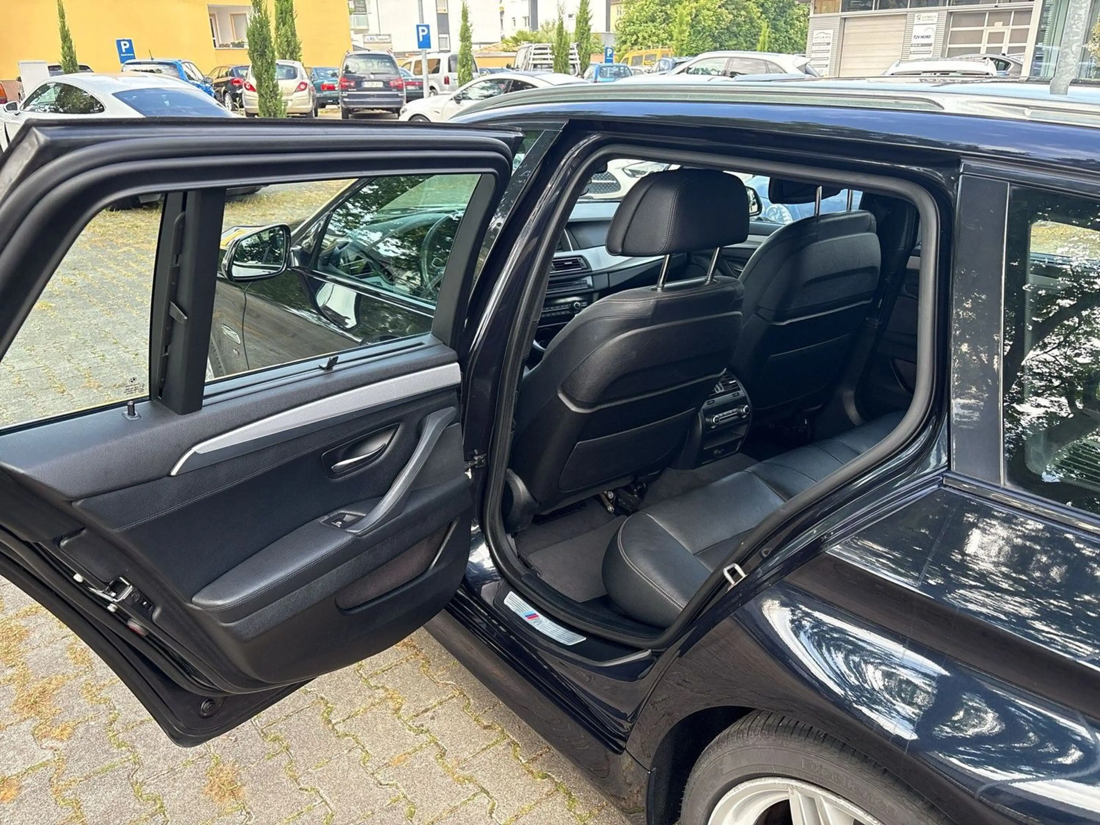 BMW M550 d XDRIVE HEADUP MEMORY AHK PANO GARANTIE — photo 10