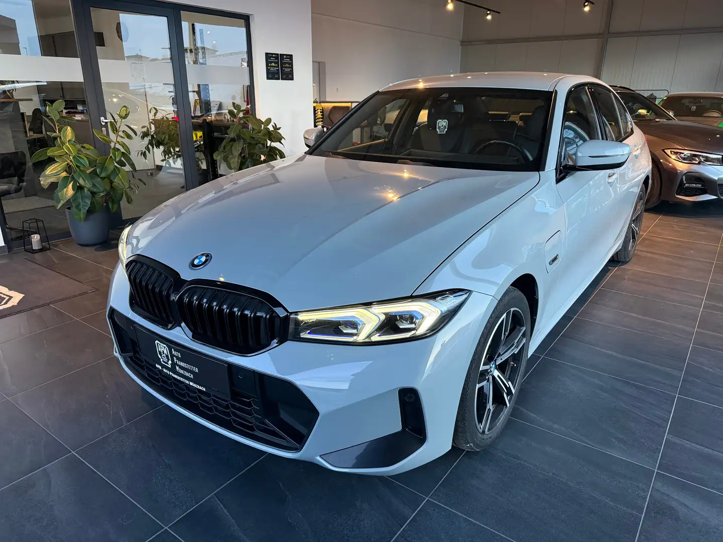 BMW 320 320 e M Sport*LiveCockpit*Shadowline*Ambiente* Grau - 1