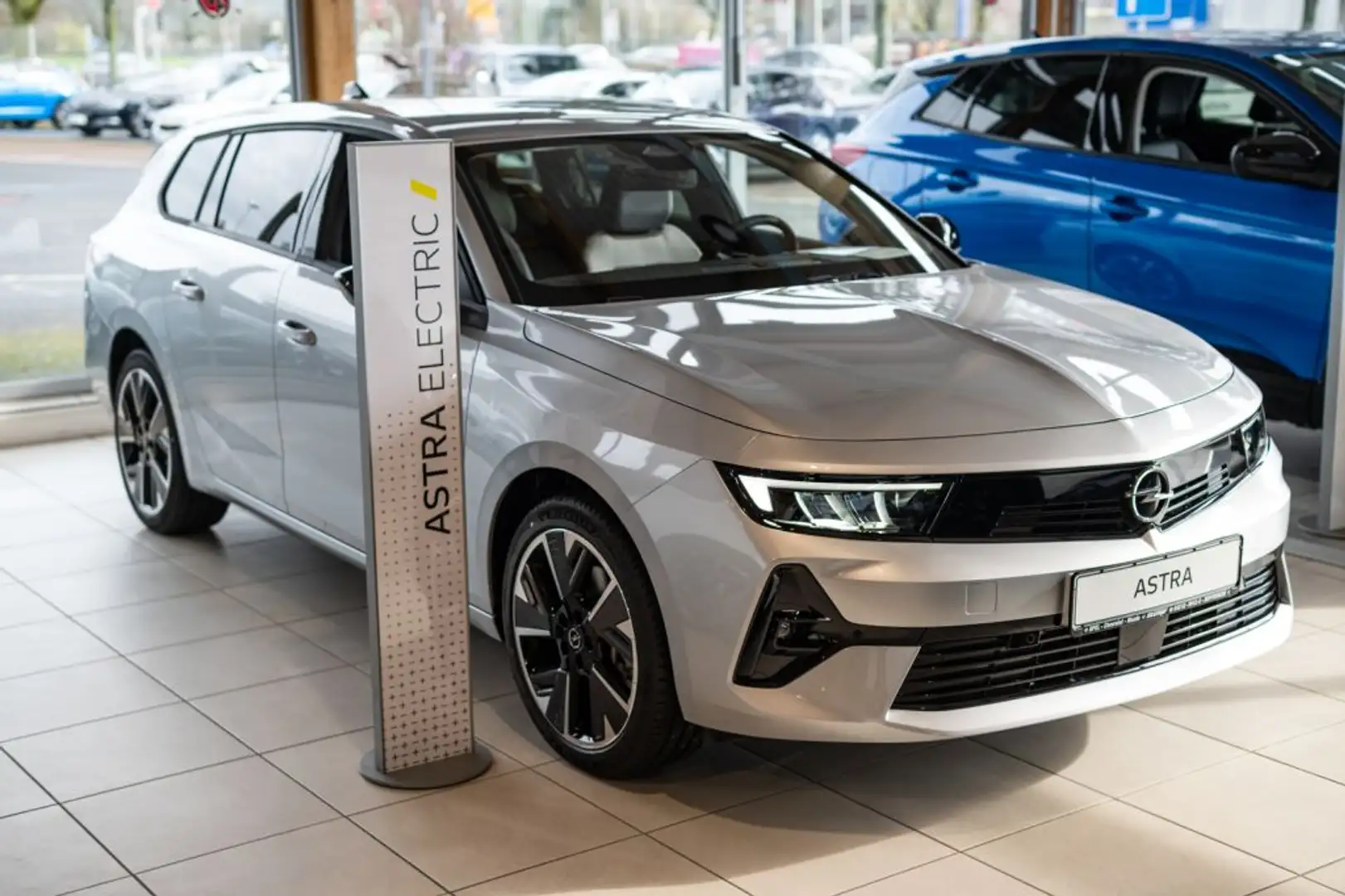 Opel Astra Sports Tourer Electric Silber - 2