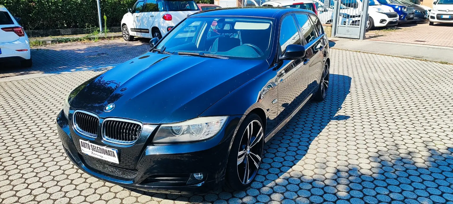 BMW 320 320d cat Touring MSport Zwart - 1