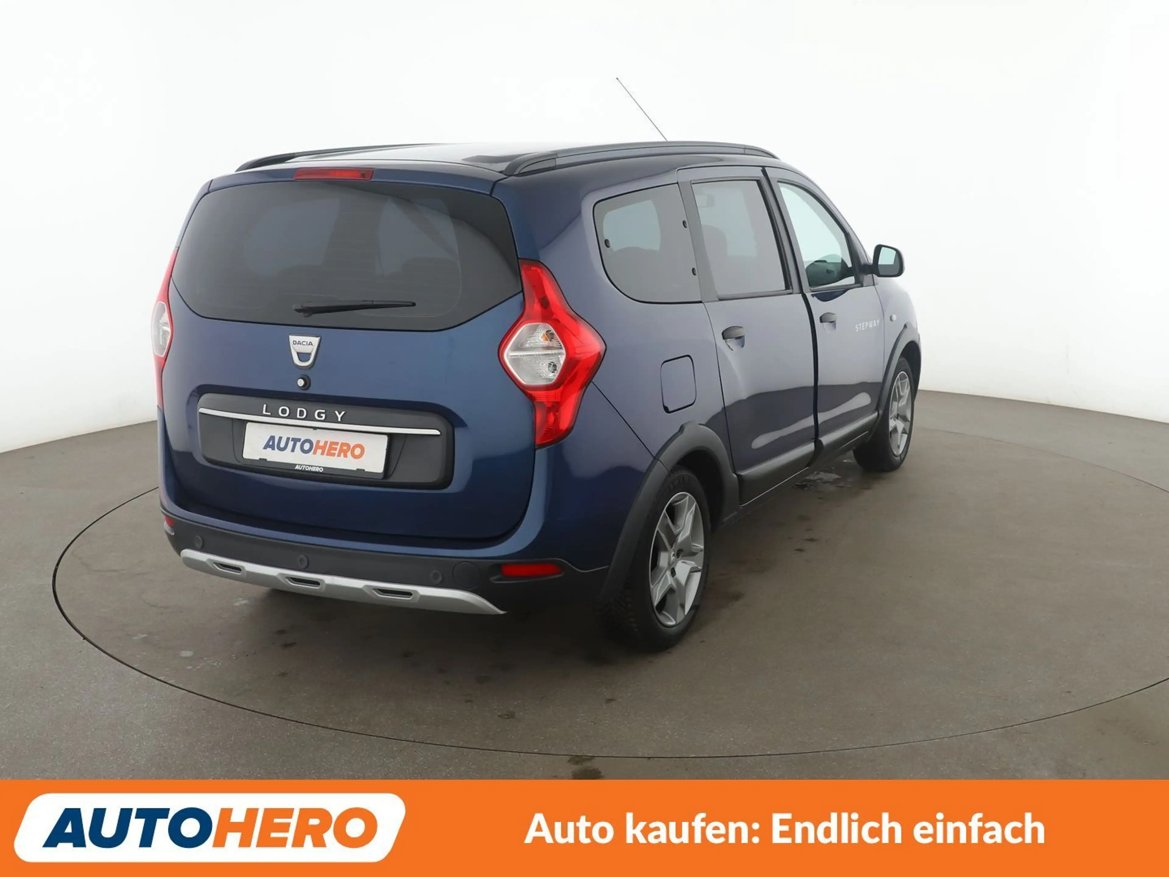 Dacia Lodgy 1.6 SCe Stepway *NAVI*TEMPO*PDC*LIMITER* — photo 6