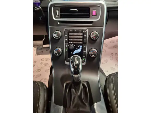 Volvo V60 Cross Country view 7