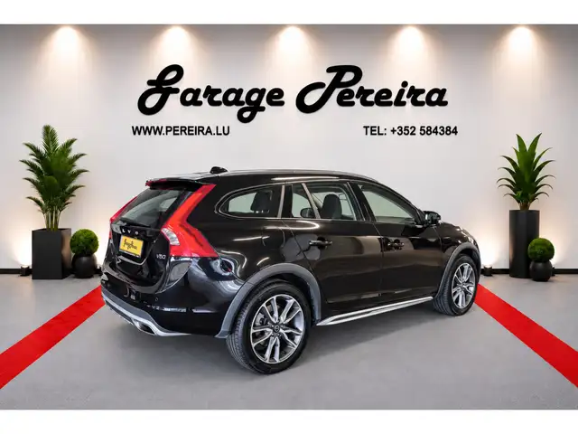 Volvo V60 Cross Country view 2