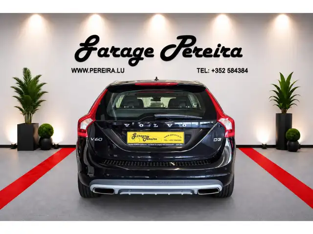 Volvo V60 Cross Country view 3