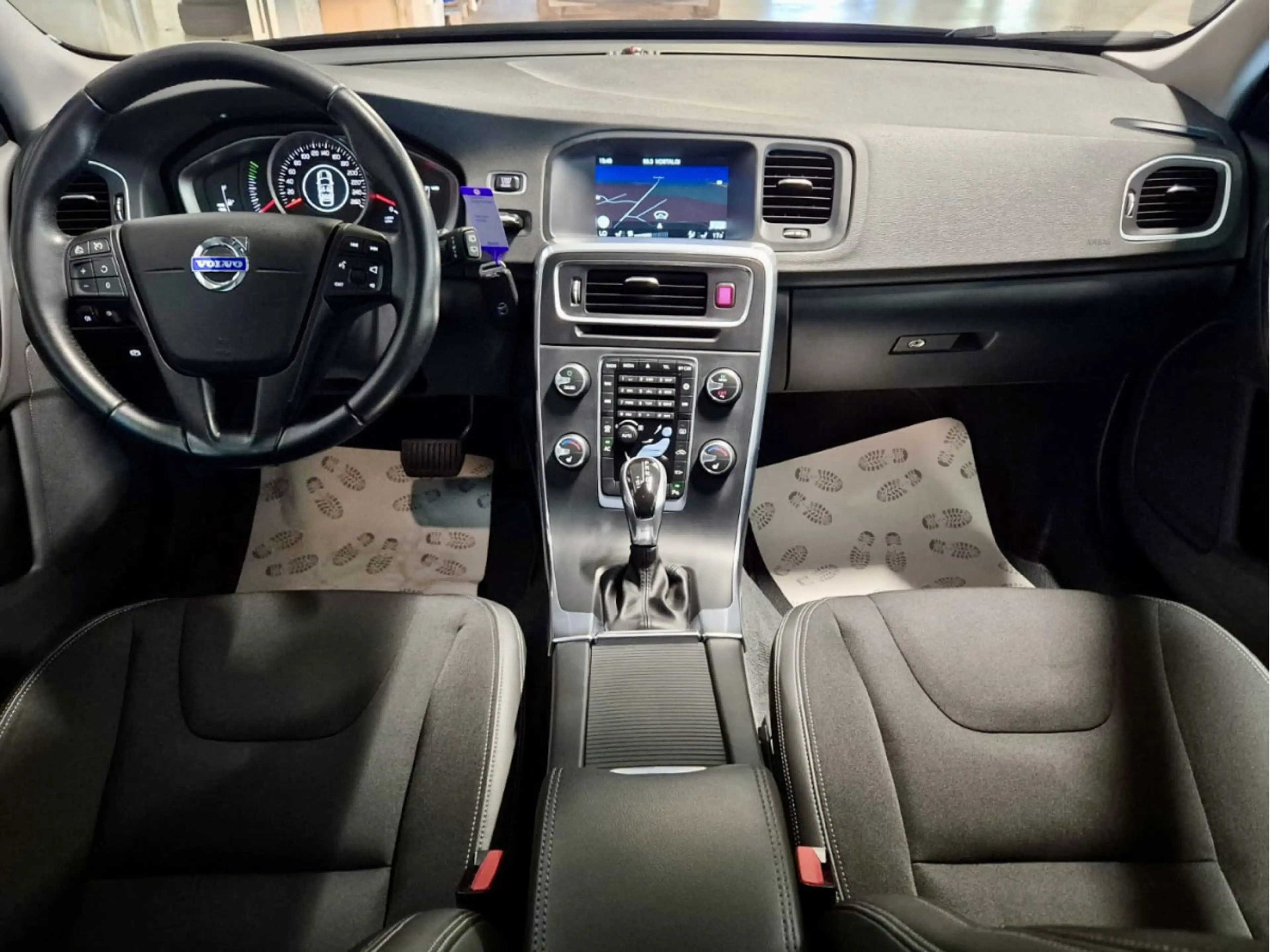 Volvo V60 Cross Country D3 GEARTRONIC CUIR NAVI — photo 6