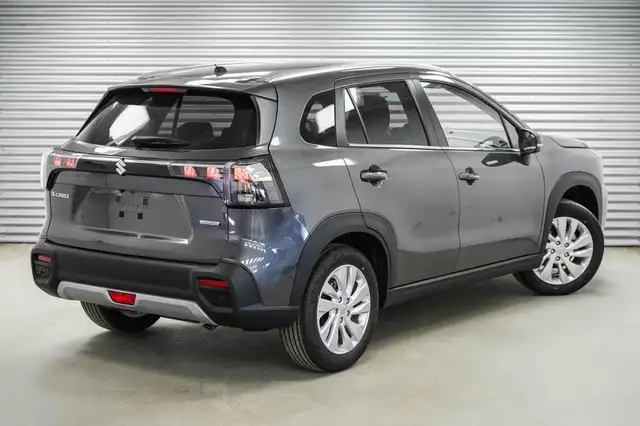 Suzuki S-Cross view 3