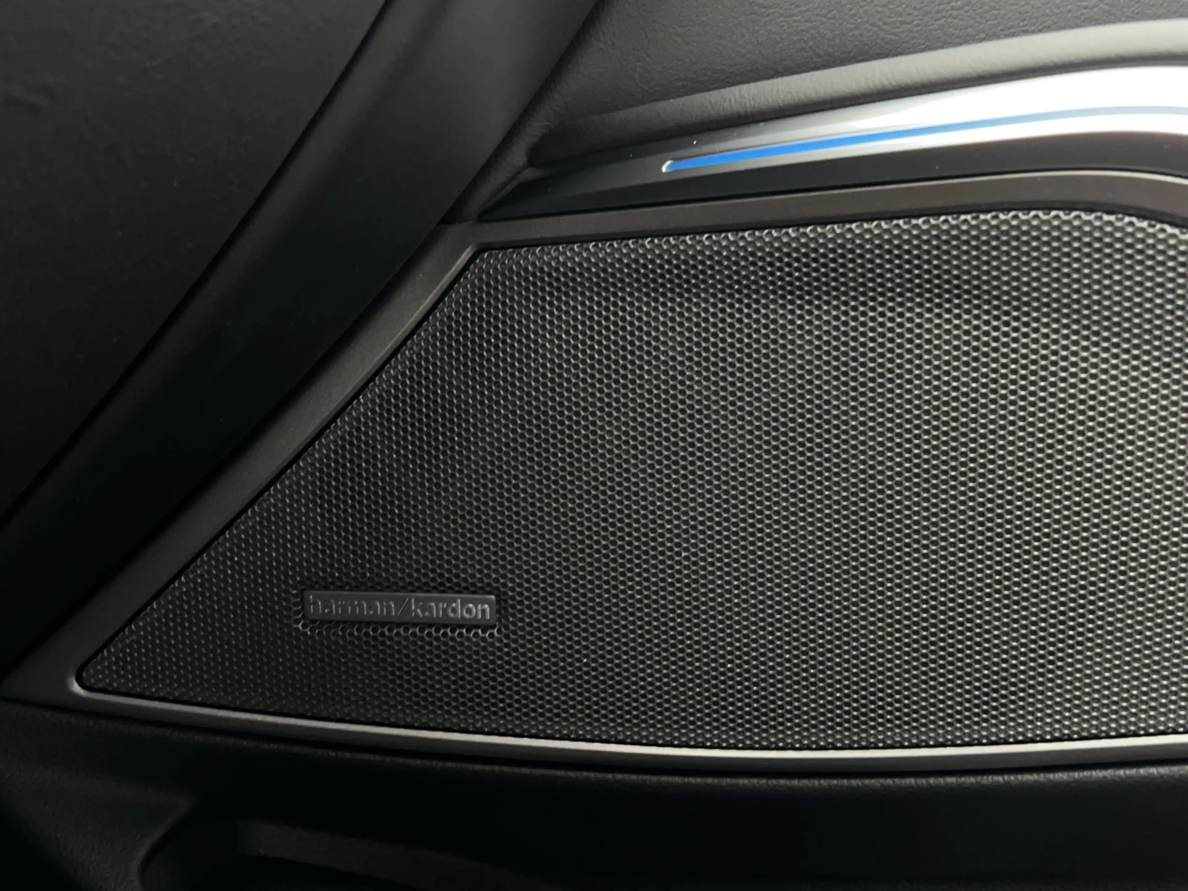 BMW M3 Competition M xDrive Ultimate Package — photo 11
