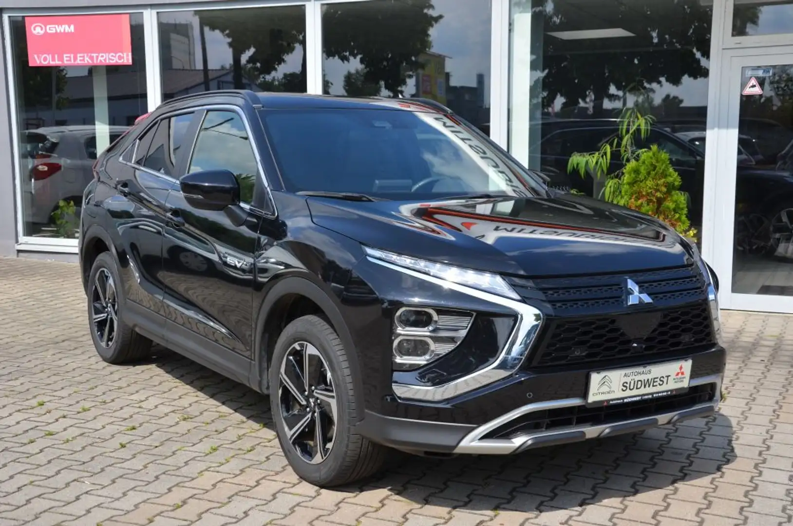 Mitsubishi Eclipse Cross Plug-In Hybrid 4WD Plus - 1