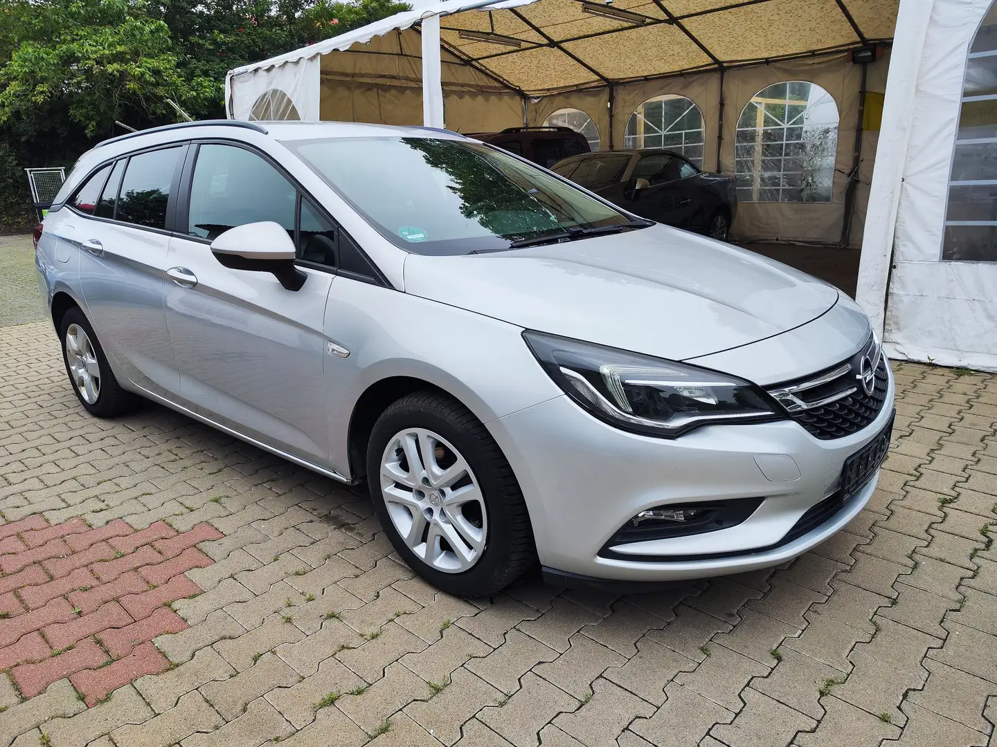 Opel Astra Dynamic Zilver - 1