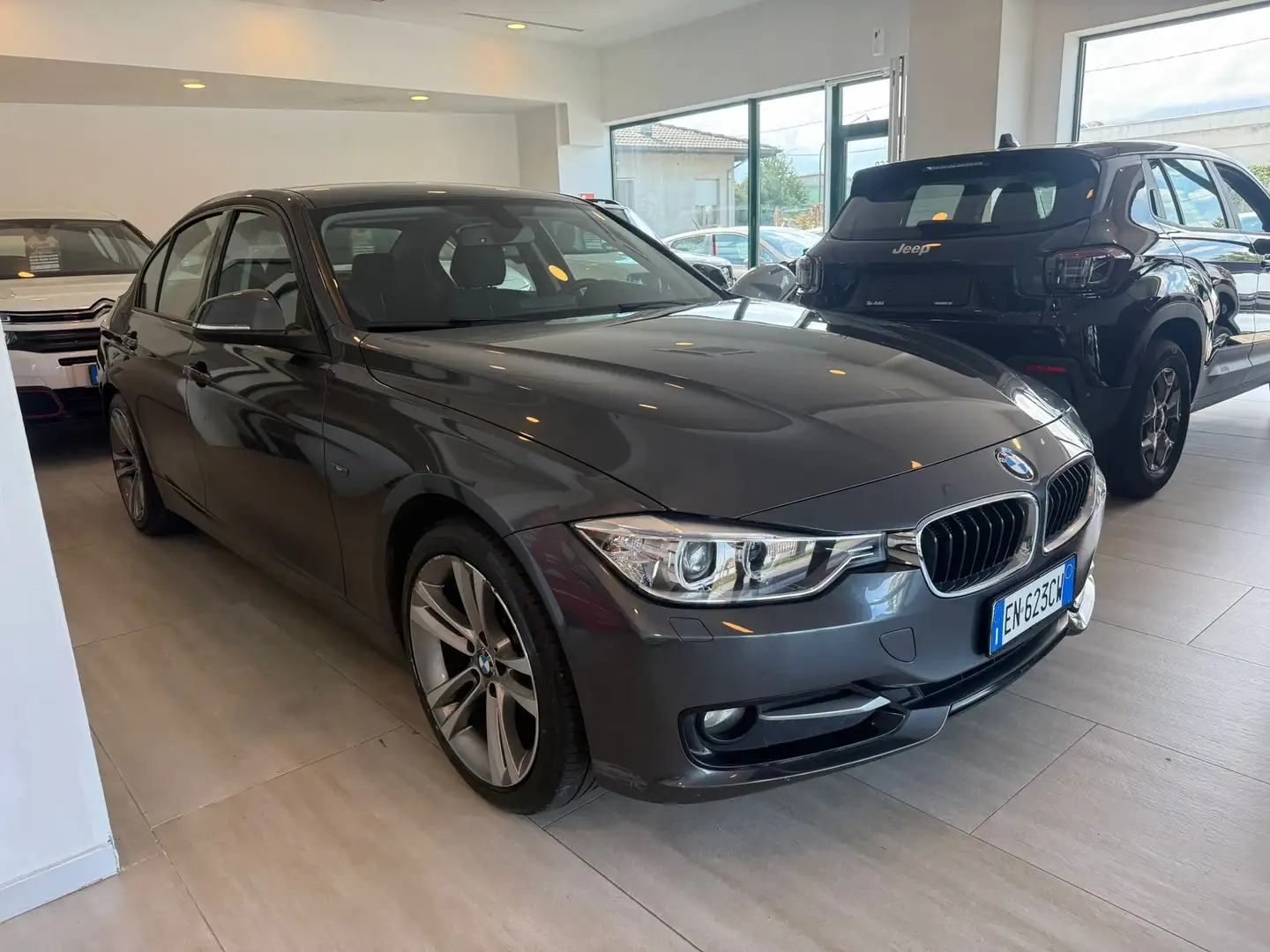 BMW 318 Serie 3 F30 2011 Berlina 318d Sport Szary - 2