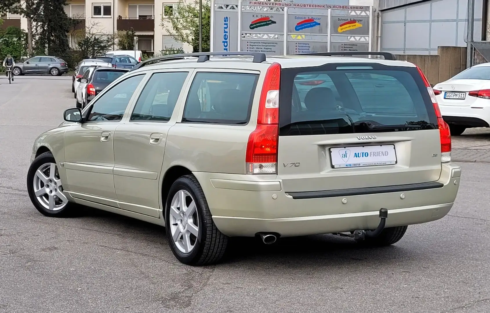 Volvo V70 D5 AUT. /XENON/AHK/LEDER/SHZ/PDC/NAVI/TEMPO Złoty - 2