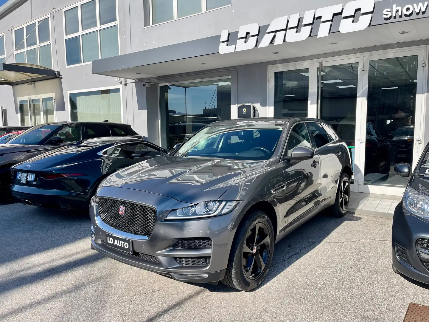 Jaguar F-Pace F-Pace 2.0d i4 R-Sport awd 240cv auto MOTORE NUOVO - 2