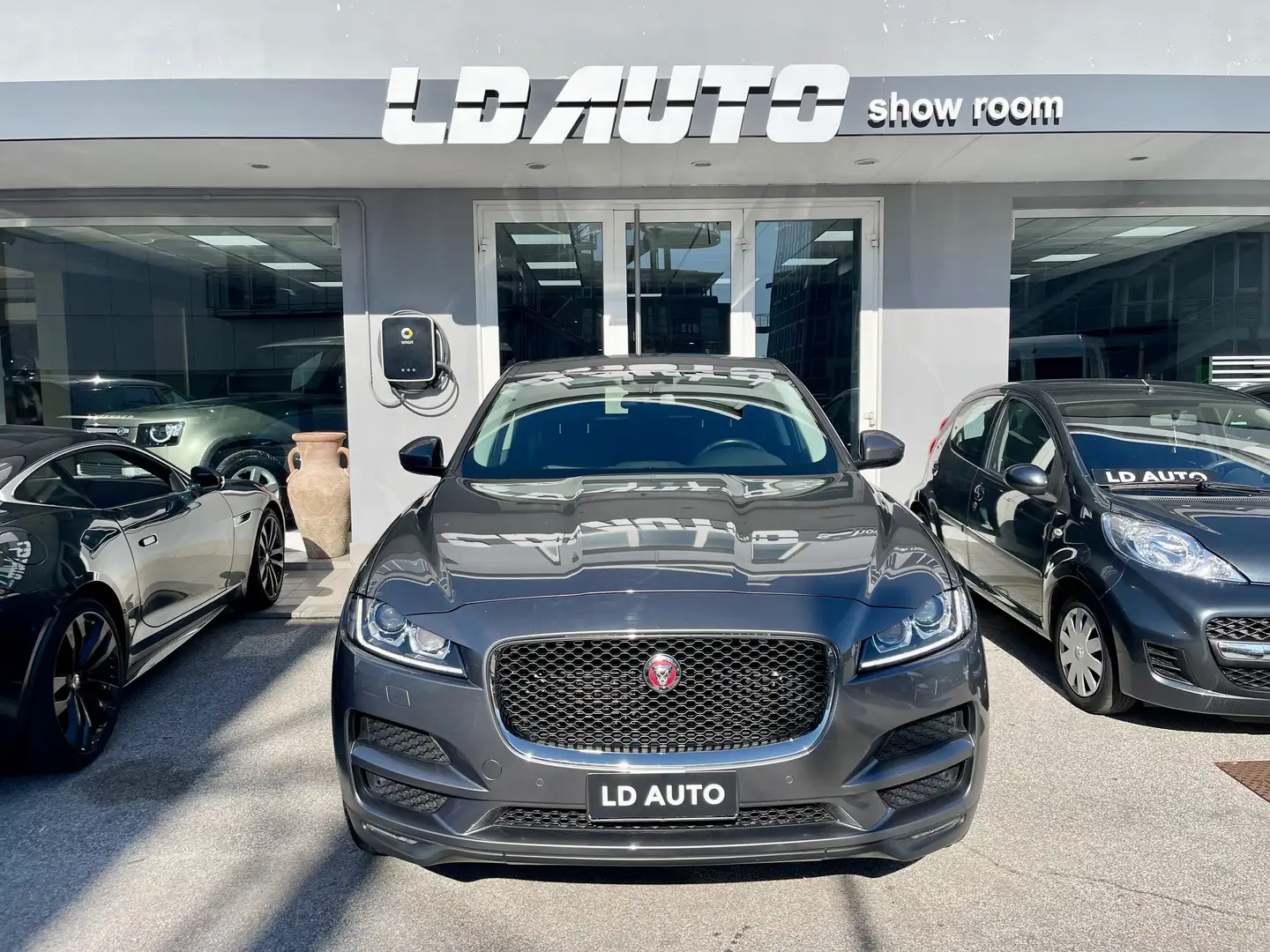 Jaguar F-Pace F-Pace 2.0d i4 R-Sport awd 240cv auto MOTORE NUOVO - 1